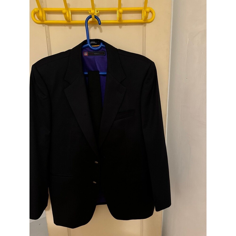 Brand new Official NFL viking Sport Suit with free Black tie size 38-40